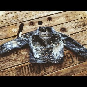 Distressed denim jacket 🖤👖